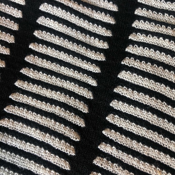 BCBG x Max Azria Ribbed Tee - Picture 4 of 4